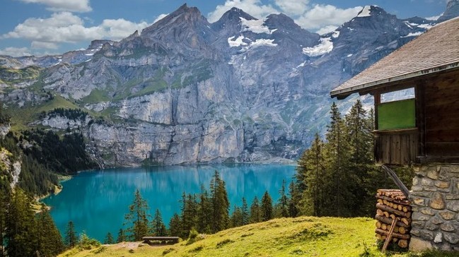 Melyik ország jut eszedbe: Lausanne, Zürich, és Boden-tó?