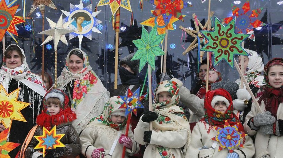 Mivel díszítik a karácsonyfát ukrán hagyomány szerint?