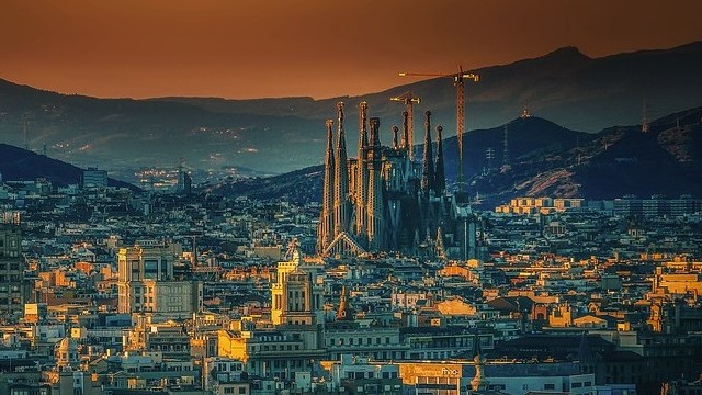 Kinek a befejezetlen épülete a Sagrada Família.