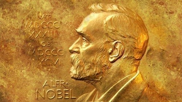 Hazája illetékesei 1905-ben azzal bízták meg az író-tanítót, hogy írjon egy tankönyvet. Két évi kutakodás, két évi munka után meg is született a mű, melynek Nobel-díj lett a legnagyobb jutalma: Ki ő?