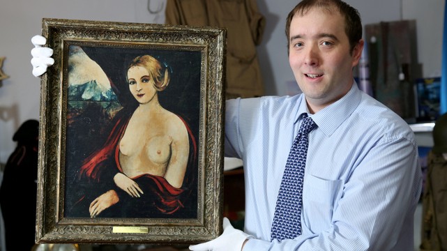 Ha már festők: melyik angol komédiában forog a cselekmény a Bukott Madonna nagy didikkel című Van Clomp-festmény körül?