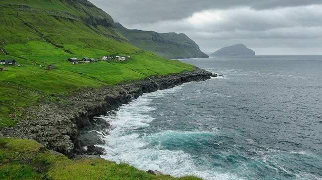 Melyik ország autonóm területe a Feröer-szigetek?