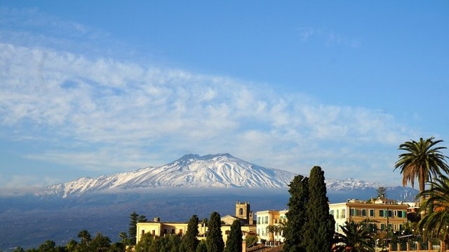 Itt található az Etna: