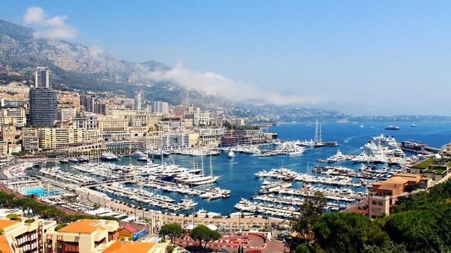Melyik országgal határos Monaco?