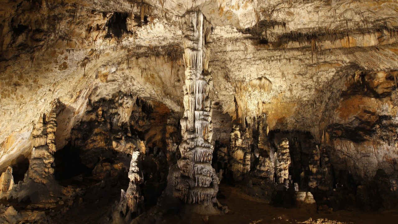 Melyik nemzeti parkban található a Baradla-barlang?