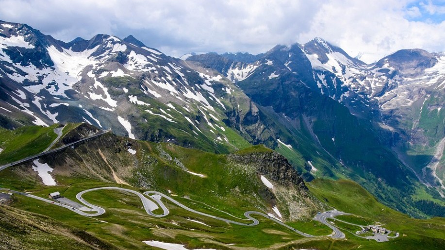 Hol járunk? Legmagasabb csúcsa a 3798 m magas Großglockner, itt található Közép-Európa 2. legnagyobb nemzeti parkja a Magas-Tauern.