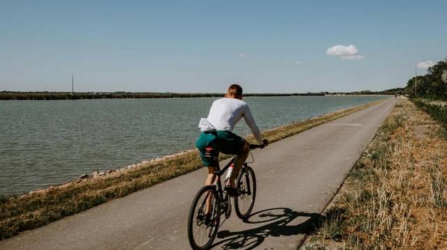 Milyen hosszú a Velencei-tó körüli kerékpárút?