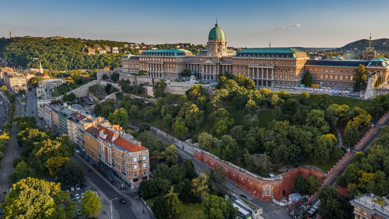 Melyik budapesti helyszín NEM az UNESCO világörökség része?