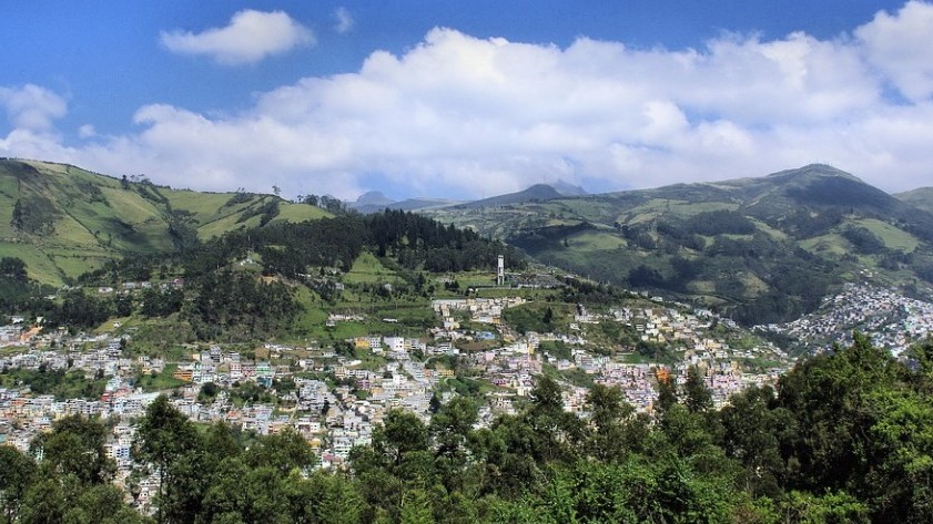 Dél-amerikai ország, fővárosa Quito.