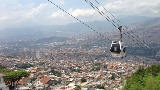 A világ egyik legmagasabban fekvő nagyvárosa, korábban Bolívia fővárosa volt.
