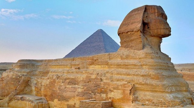 Hol található az emberfejű nagy szfinx-szobor?
