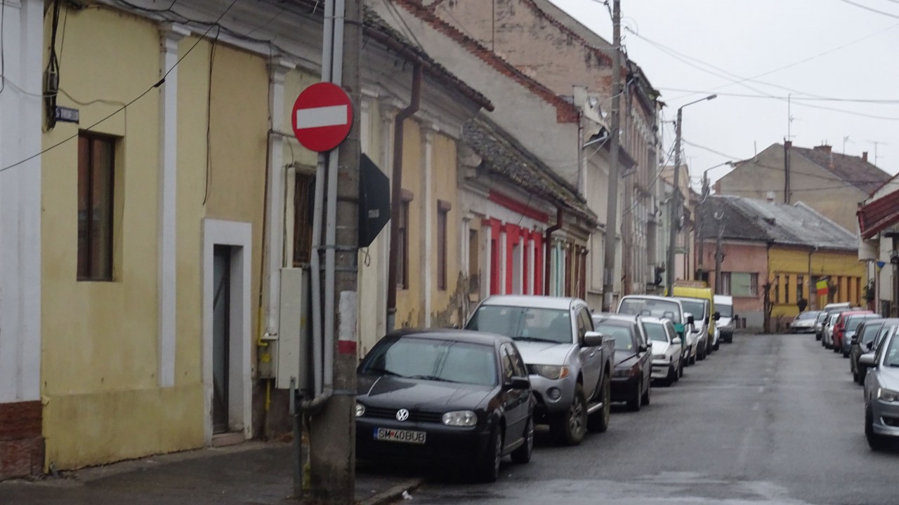 Miért nevezték a szatmári Arany János/Rândunelelor utcát régen Víz utcának?