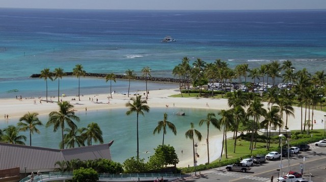 Fővárosa és egyben legnagyobb települése Honolulu. Elkülönül az amerikai kontinenstől.