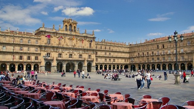 Melyik országban található Salamanca?