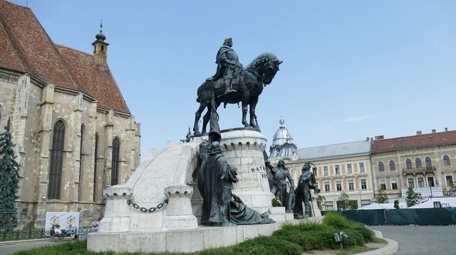 Cluj-Napoca román települést, hogy hívják magyarul?