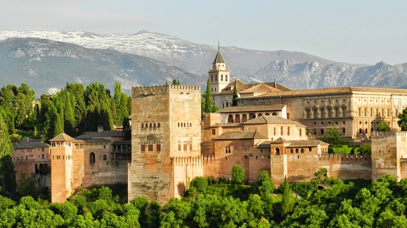 Melyik országban található Granada?