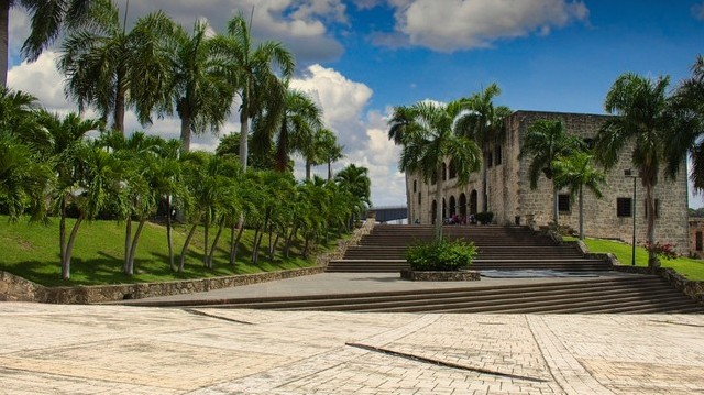 Melyik közép-amerikai ország fővárosa Santo Domingo?