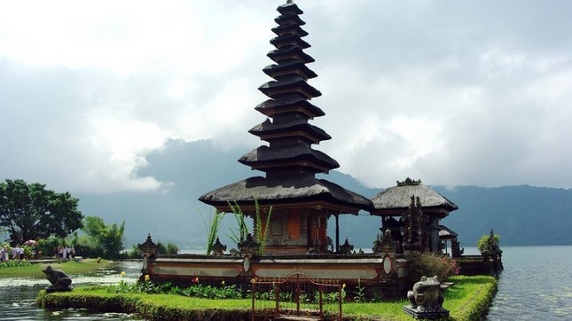 Melyik oszághoz tartozik Bali?