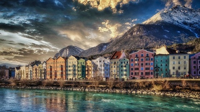 Melyik országban található Innsbruck?