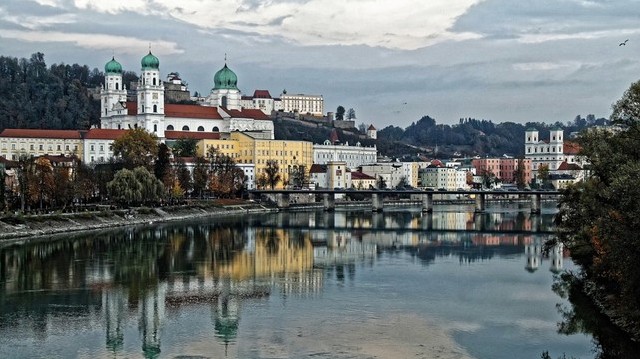 Melyik Duna-parti várost nevezik "bajor Velencének"?