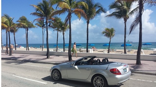 Melyik óceán partján van Miami Beach?