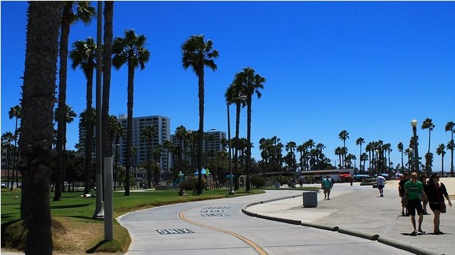 Santa Monica-t (Kalifornia) melyik óceán v. tenger határolja? 