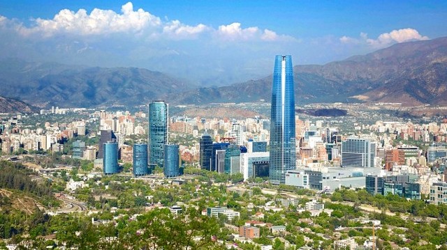 Melyik ország fővárosa Santiago?