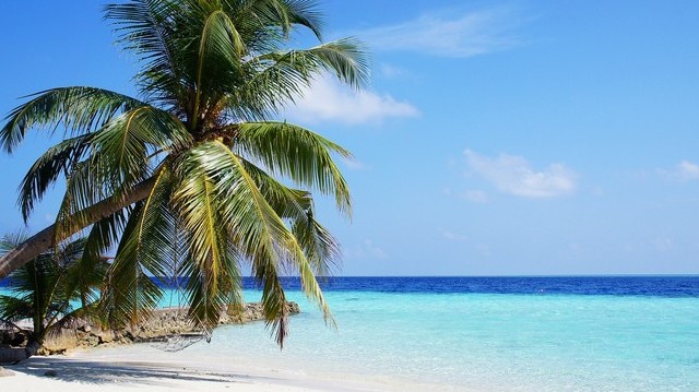 Melyik szárazföldi terület van legközelebb a Maldív-szigetekhez?