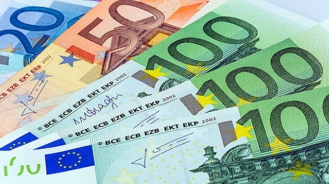Mikor vezették be az eurót az Európai Unióban?