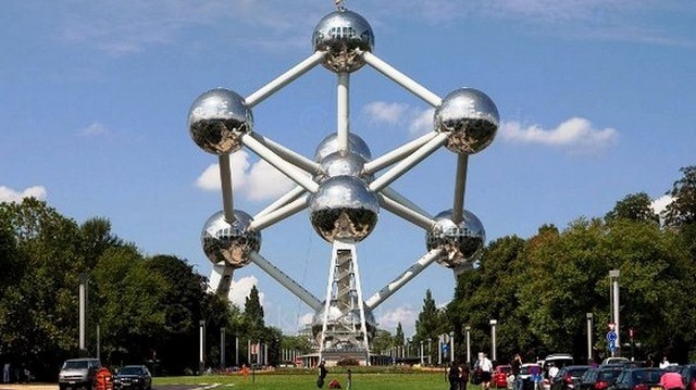 Hol található az Atomium emlékmű?