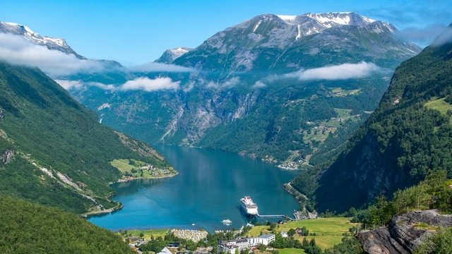 Egy fjord mélyén épült főváros