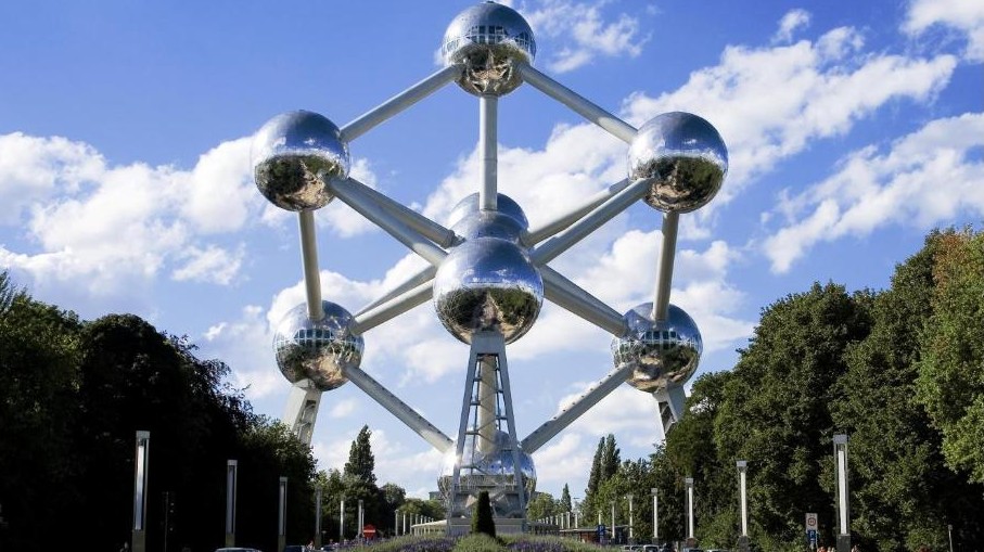 Hol található az Atomium emlékmű?