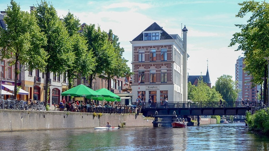 Melyik országban van: Hága, Rotterdam és Eindhoven?