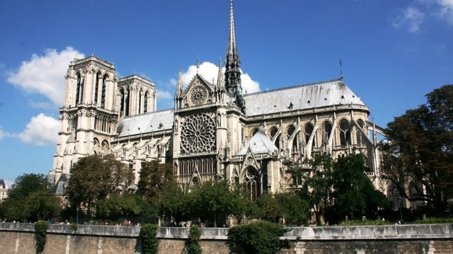 Párizs híres temploma a Notre-Dame-székesegyház. De mit jelent a név magyarul?