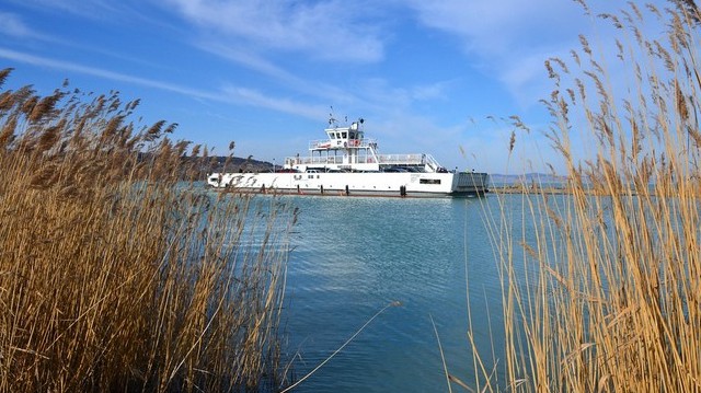 Melyik település található a Balaton déli partján?