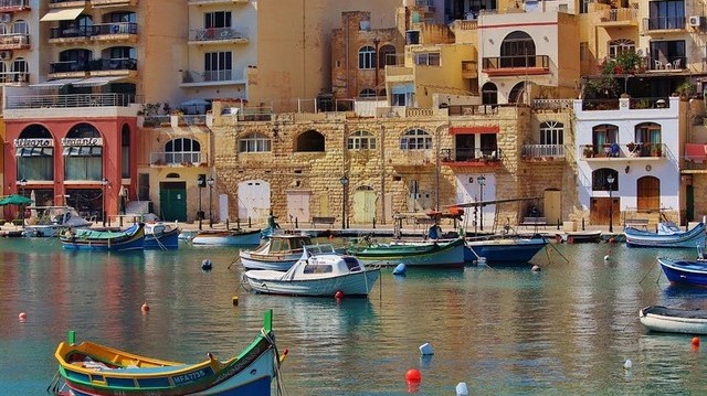 Melyik országban NEM hivatalos nyelv a görög? Melyik országban NEM hivatalos nyelv a görög?