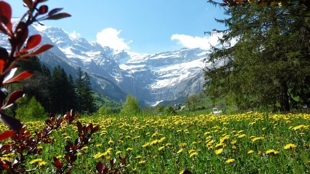 Melyik hegység található a francia-spanyol határon?