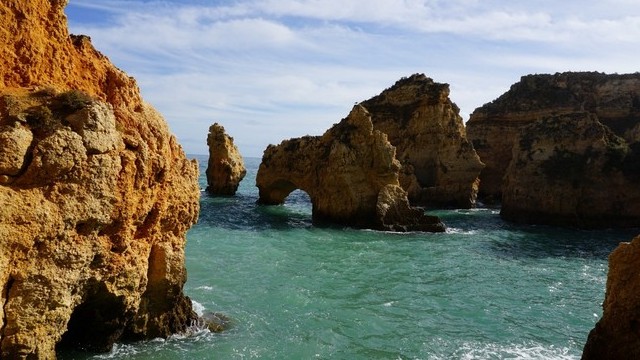 Melyik országban található: Porto, Faro és Lagos? Melyik országban található: Porto, Faro és Lagos?