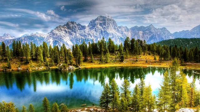 Az Alpok egyik hegycsoportja Észak-Olaszországban.