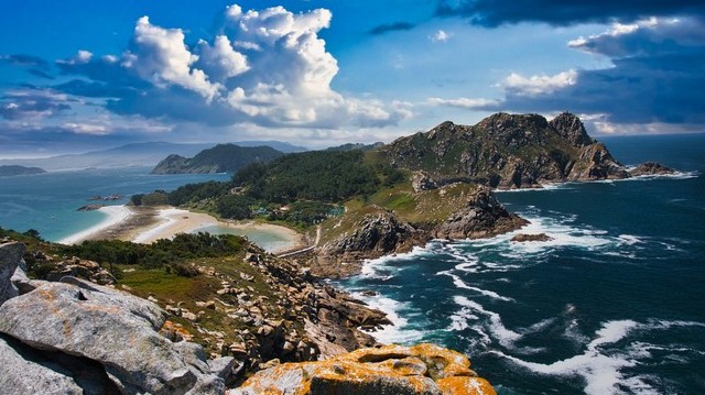 Híres nyaralóhelyek. Melyik országban található Lloret de Mar és Calella?