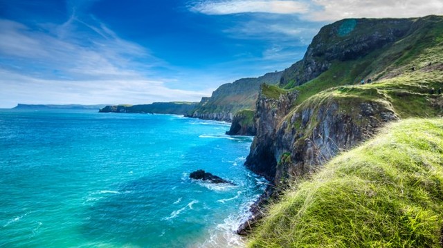 Melyik országban van: Galway, Dublin, Naas?