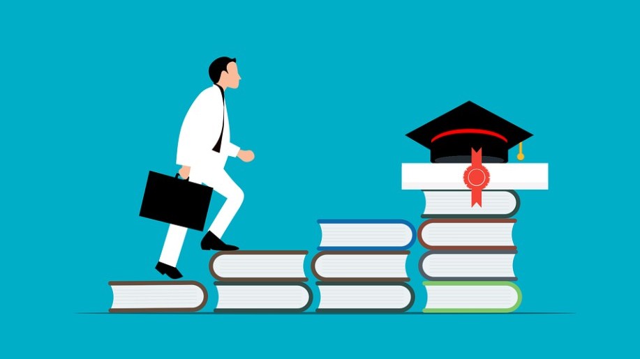 Kinek a hőse a Fantasztikus nagynéni? Kinek a hőse a Fantasztikus nagynéni?