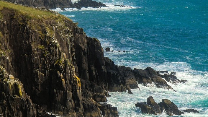 Melyik Észak-Írország fővárosa és egyben legnépesebb városa?