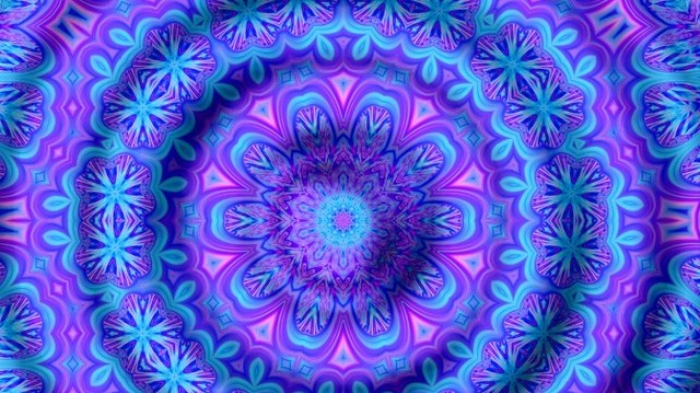 Hogy nevezik azt az optikai játékot, melyben csillámló anyagok folyton változó képet adnak?