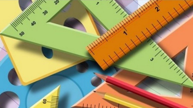 Ha egy háromszög két belső szöge 60 és 70 fokos, hány fokos a harmadik belső szög? Ha egy háromszög két belső szöge 60 és 70 fokos, hány fokos a harmadik belső szög?