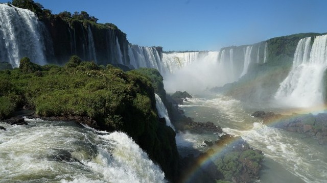 Hol található a 2,7 km széles Iguazu-vízesés? Hol található a 2,7 km széles Iguazu-vízesés?