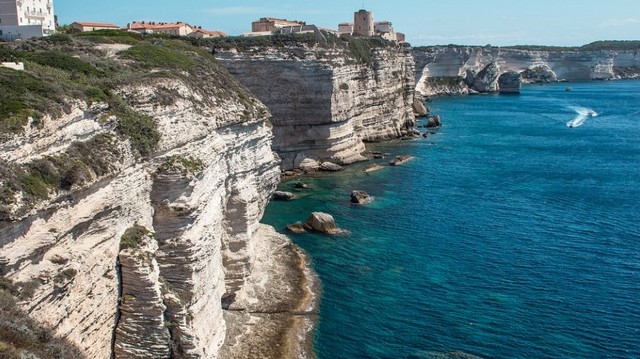 Melyik országhoz tartozik Korzika?