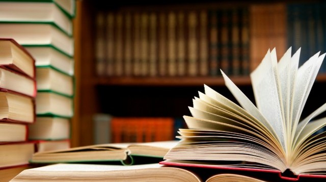 Kinek a kalandregénye A Tenkes kapitánya?