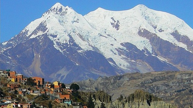 Az Ibériai-félsziget legkisebb független országa.