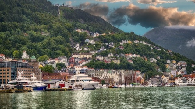 Az itt felsoroltakból, melyik található az Északi-tenger partján?